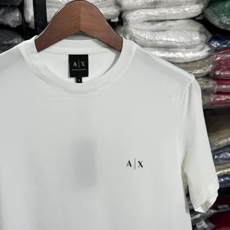Camiseta Basica Armani Exchange cor Branca — imagem 1 de 2