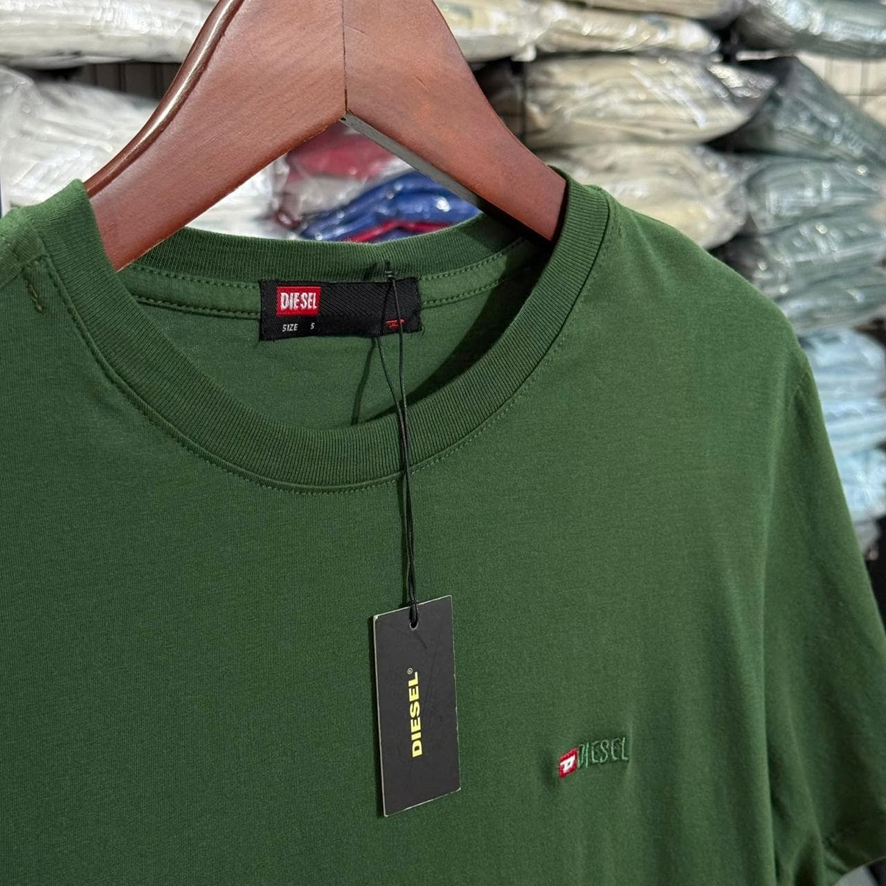 Camiseta Basica Diesel BI cor Verde Militar — imagem 1 de 1