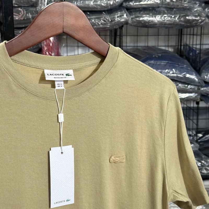 Camiseta Basica Lacoste Monocromatica cor Bege — imagem 1 de 1