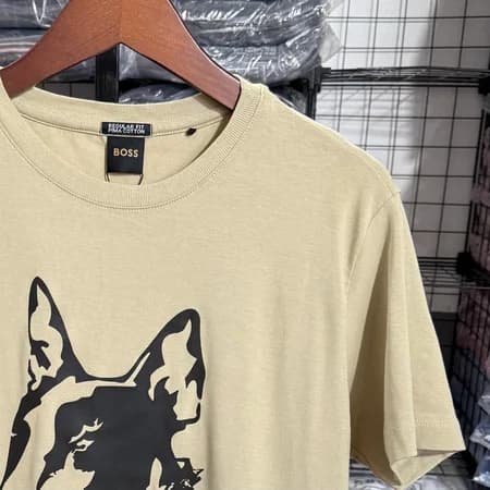 Camiseta Estampada Hugo Boss cor Bege — imagem 1 de 3