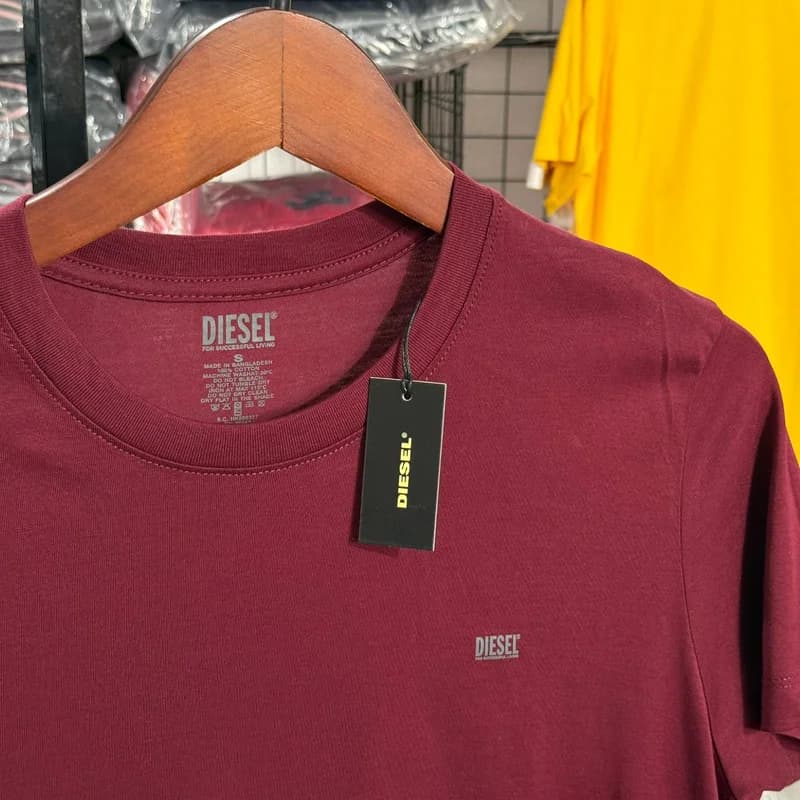 Camiseta Basica Diesel Minimalista cor Vinho — imagem 1 de 1
