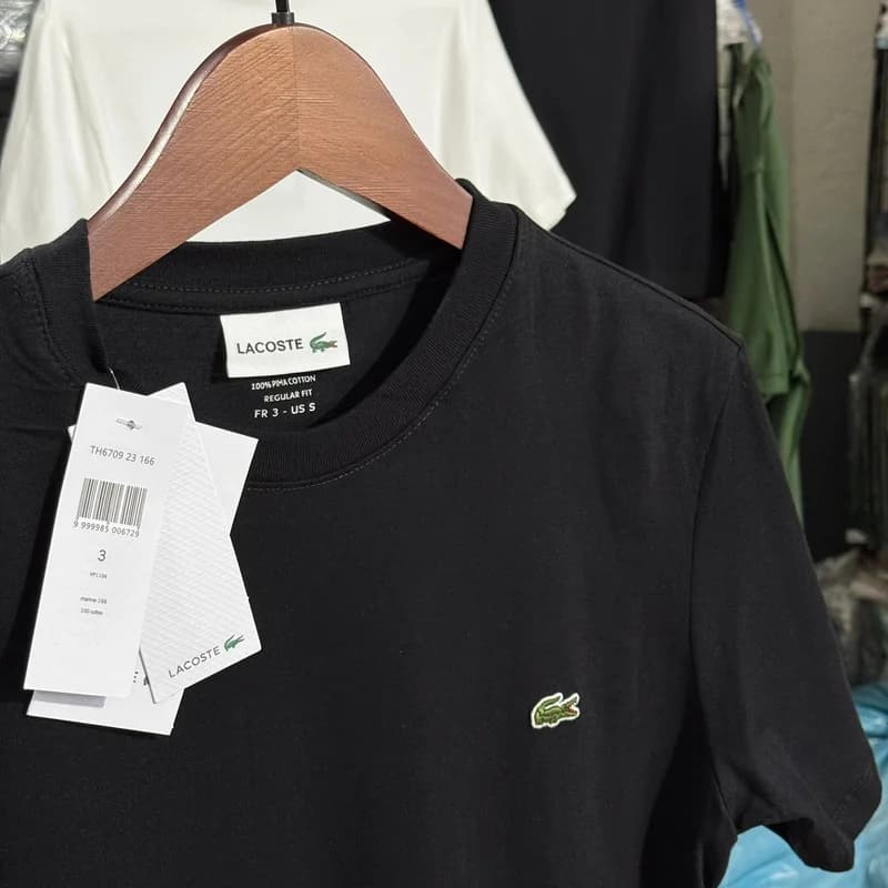 Camiseta Basica Lacoste cor preta — imagem 1 de 3