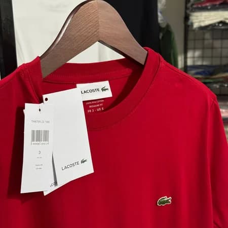 Camiseta Basica Lacoste cor vermelha — imagem 1 de 3