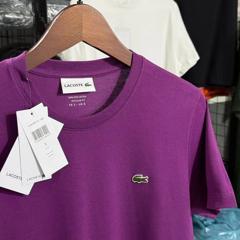 Camiseta Basica Lacoste cor Roxo — imagem 1 de 3