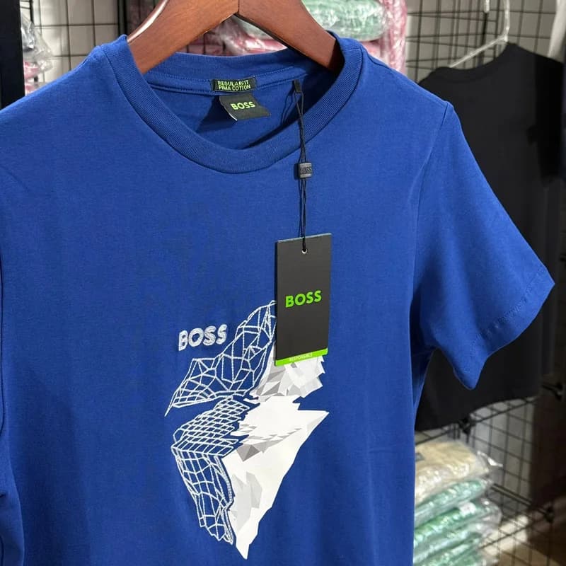 Camiseta Estampada Hugo Boss cor azul royal — imagem 1 de 3