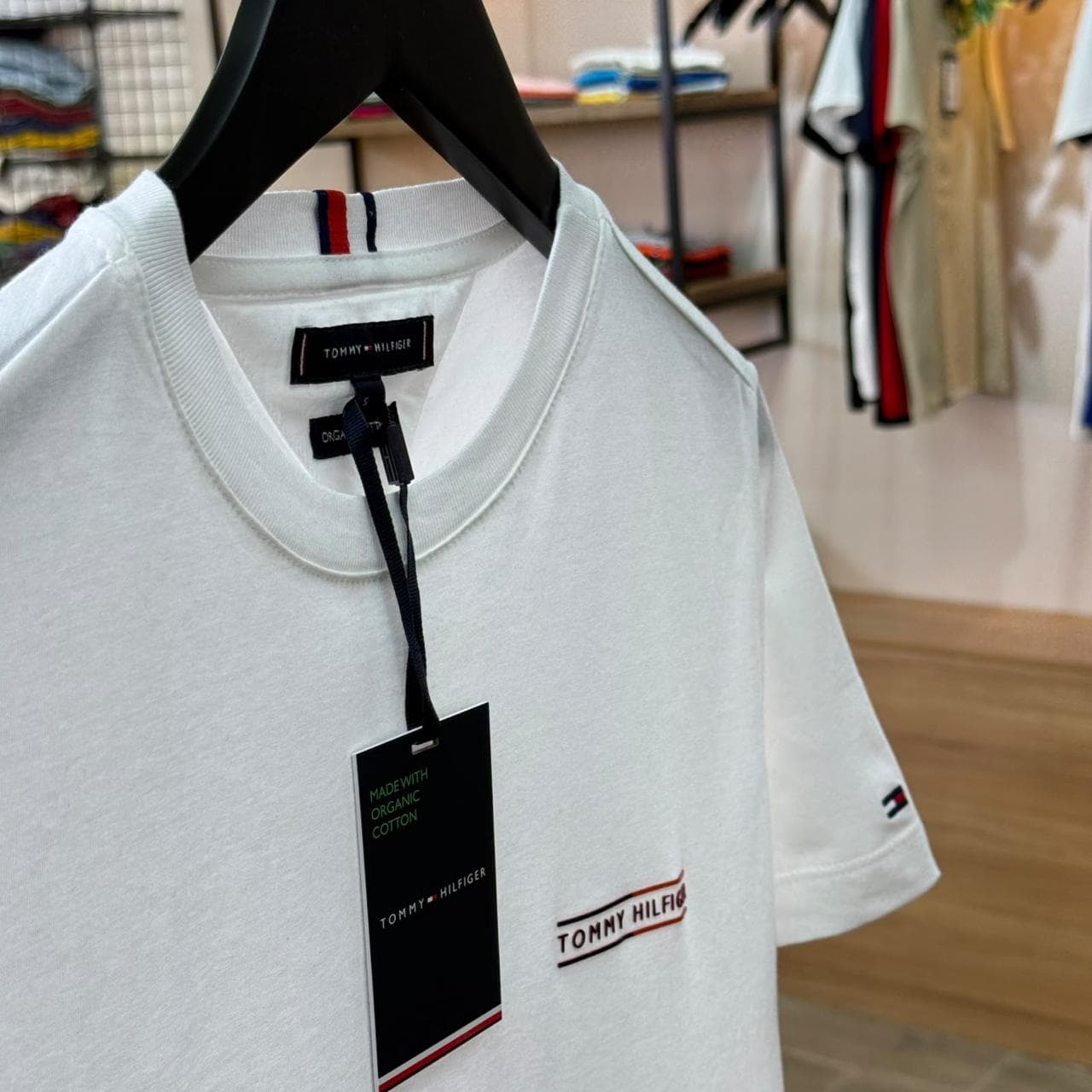 Camiseta Estampada Tommy Hilfiger cor Branco — imagem 1 de 1